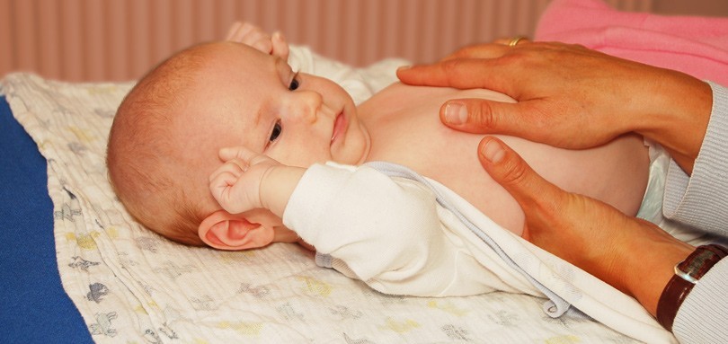 Tuina bei einem Baby